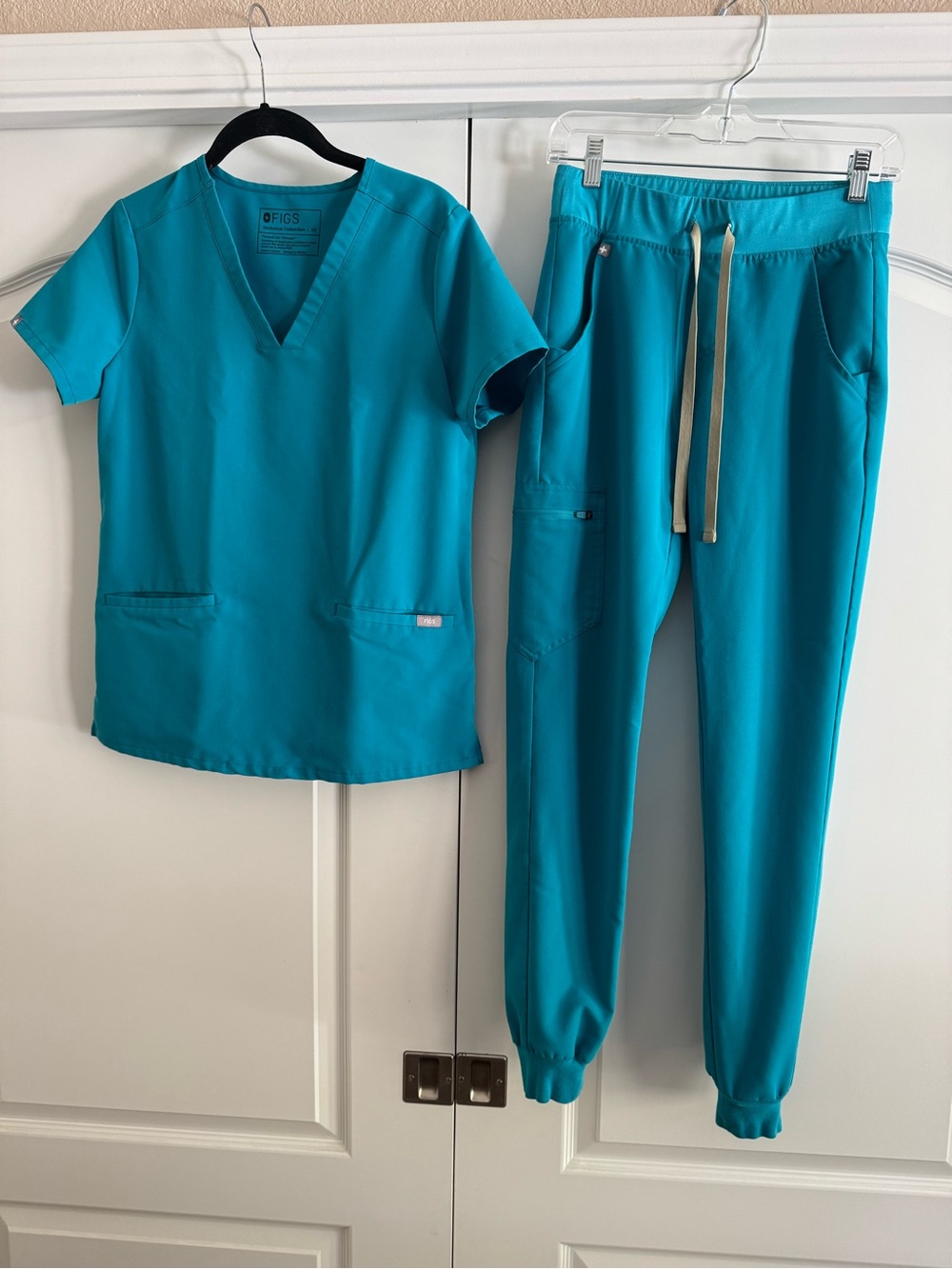Figs Teal Women's Scrub Top and Joggers Set